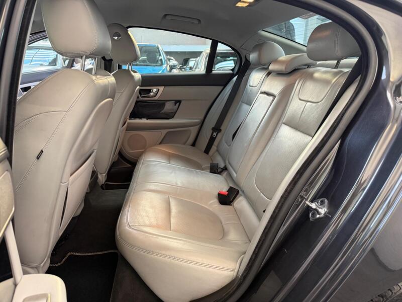 Used Jaguar XF 2011 for sale - 78158338: Photo 11