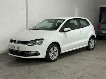 Used Volkswagen Polo 2015 for sale - 76740903: Photo