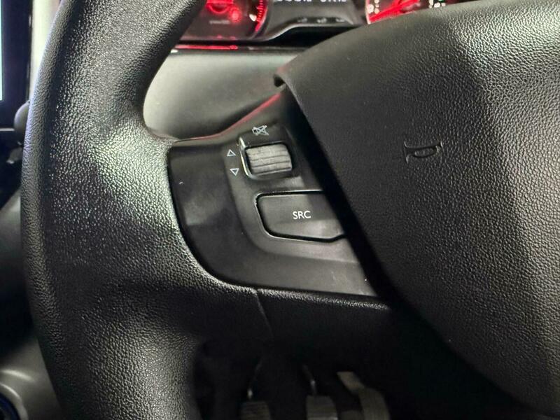 Used Peugeot 208 2015 for sale - 76596068: Photo 20