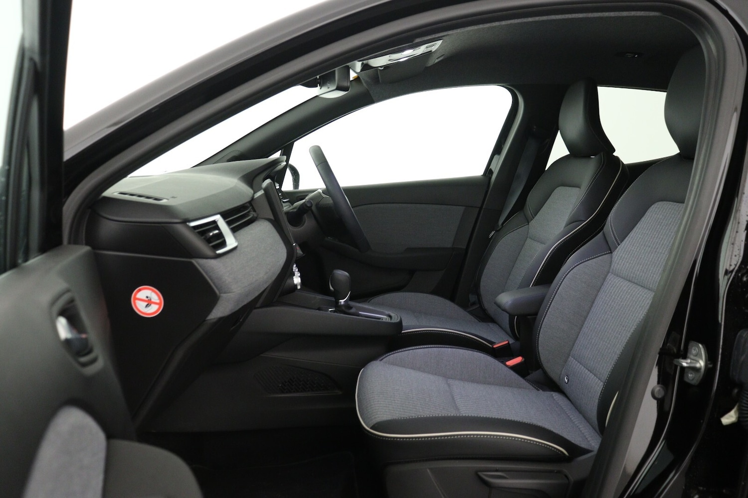 Used Renault Clio 2025 for sale - 76872867: Photo 12