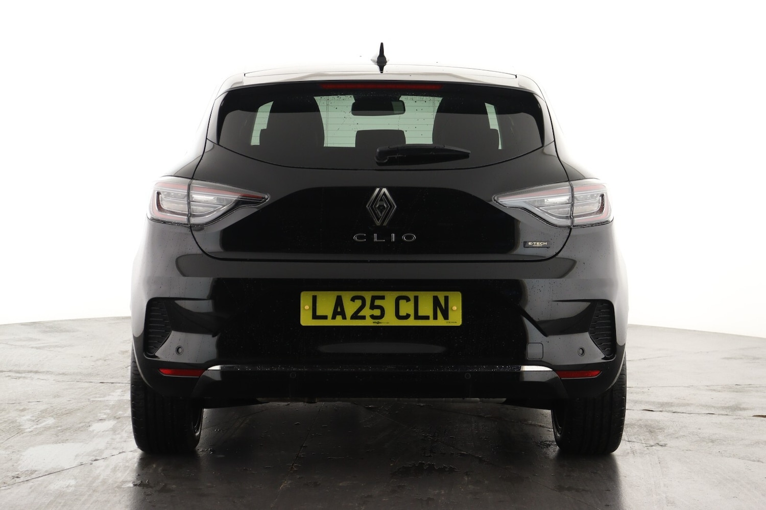 Used Renault Clio 2025 for sale - 76872867: Photo 2