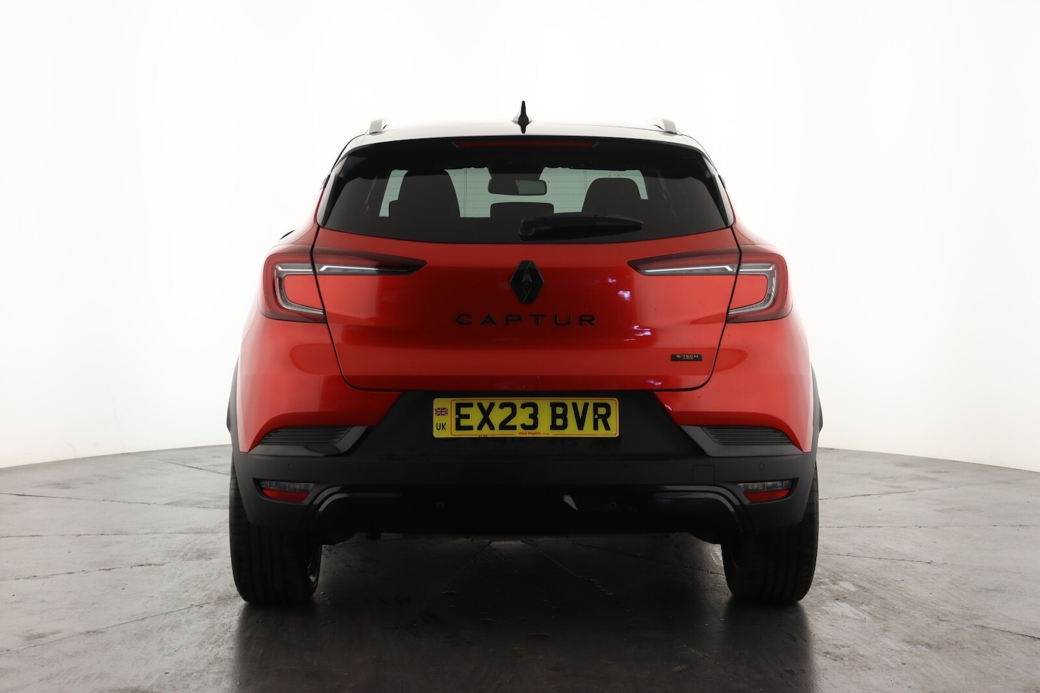 Used Renault Captur 2023 for sale - 76869835: Photo 2