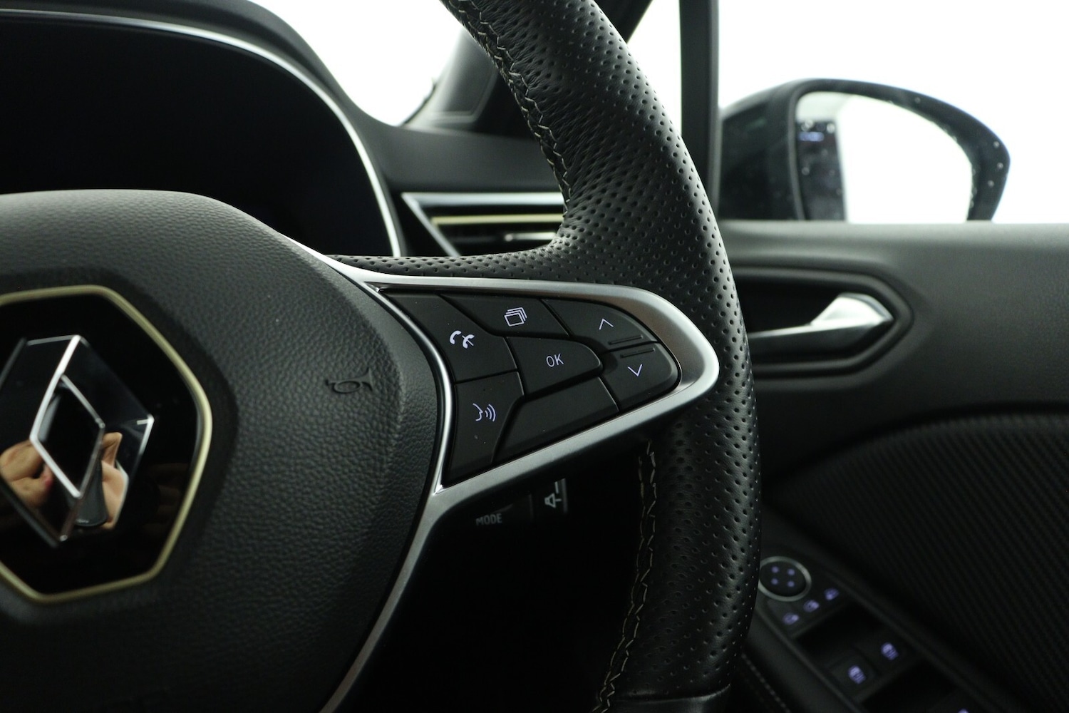 Used Renault Clio 2023 for sale - 76055637: Photo 17