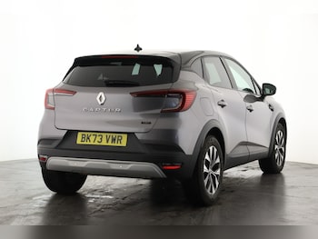 Used Renault Captur 2023 for sale - 76602860: Photo