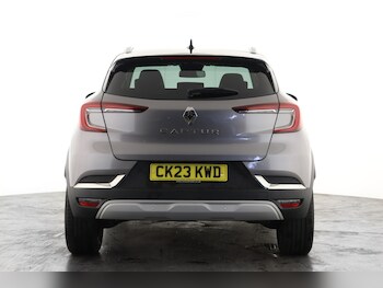 Used Renault Captur 2023 for sale - 77965107: Photo