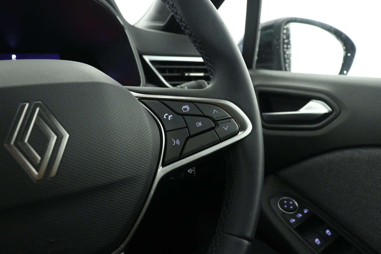 Used Renault Clio 2025 for sale - 76684299: Photo 17