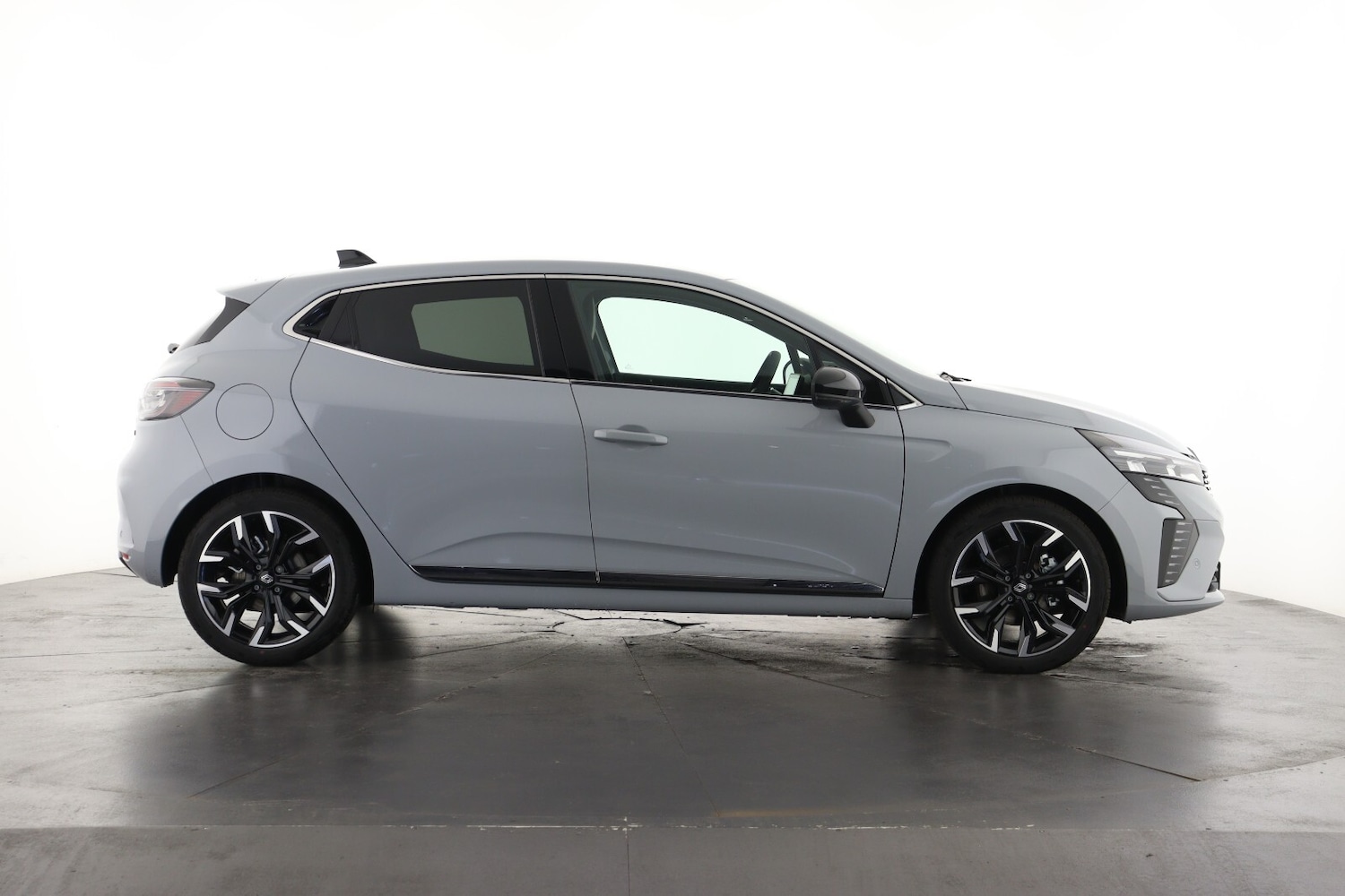 Used Renault Clio 2025 for sale - 76871147: Photo 4