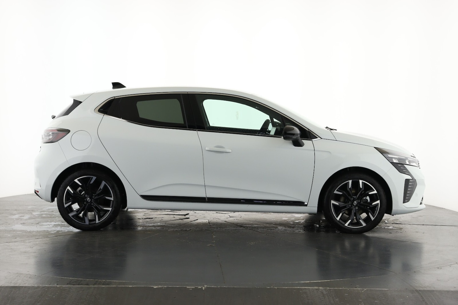 Used Renault Clio 2025 for sale - 77025417: Photo 4