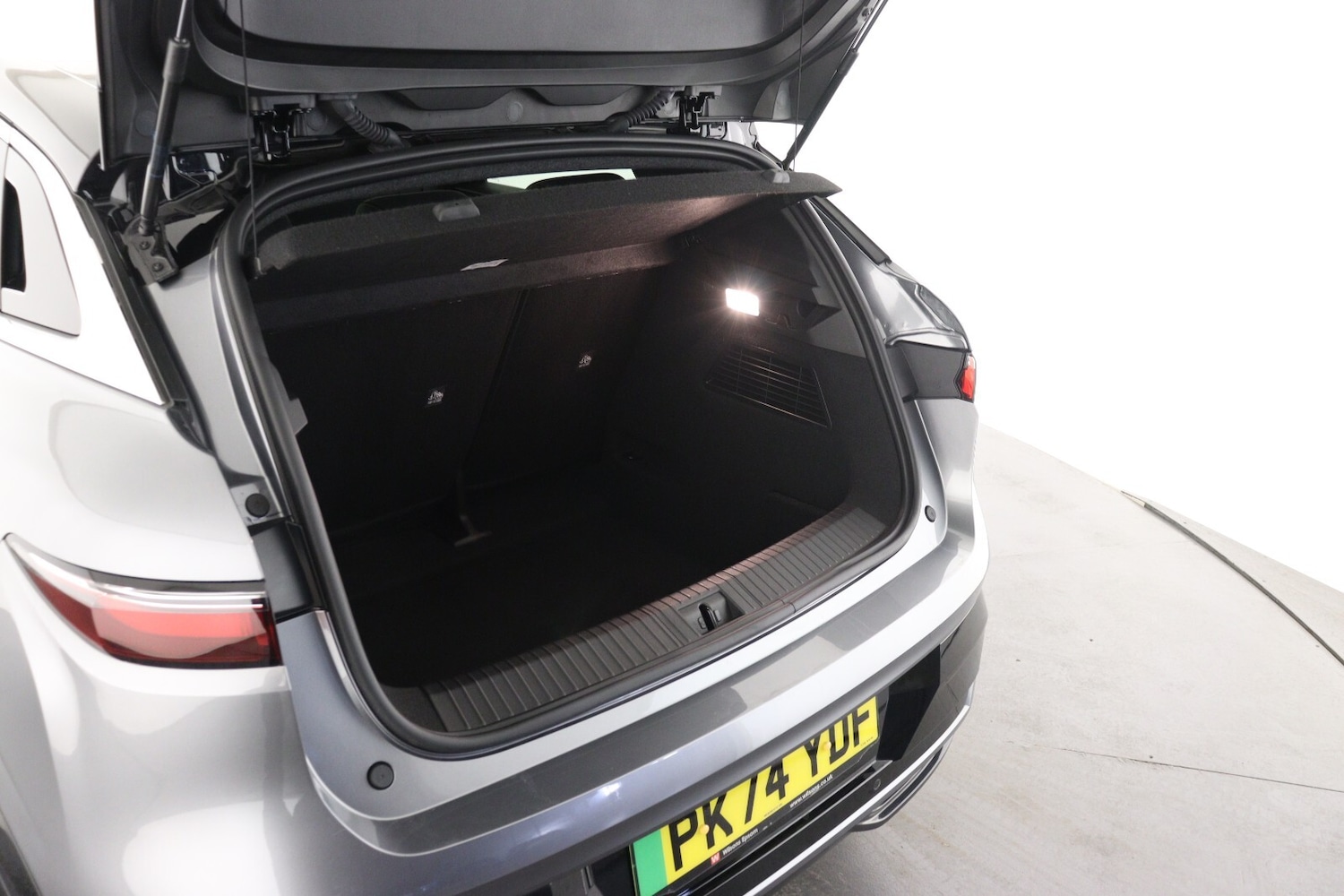 Used Renault Megane E Tech 2024 for sale - 76870367: Photo 10