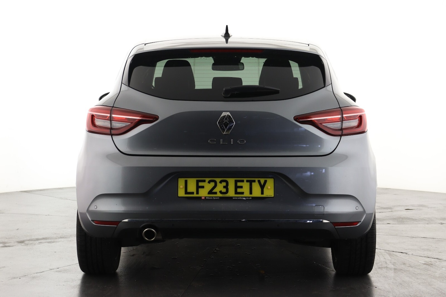 Used Renault Clio 2023 for sale - 76872930: Photo 2
