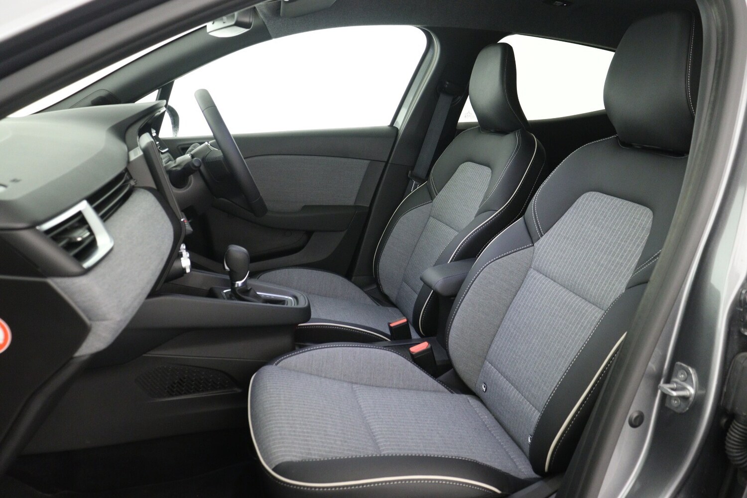 Used Renault Clio 2024 for sale - 77627605: Photo 11