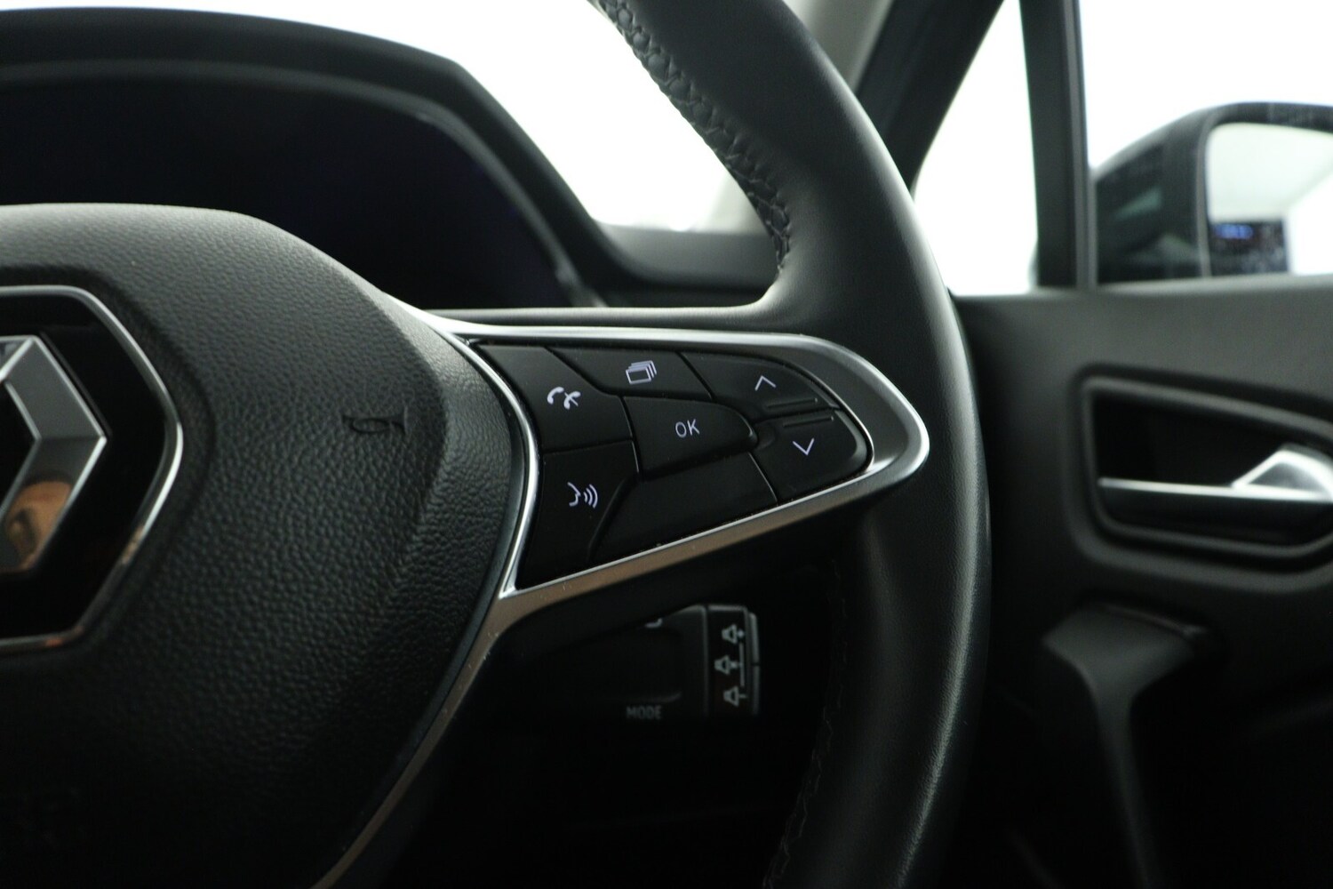Used Renault Captur 2024 for sale - 75815470: Photo 15