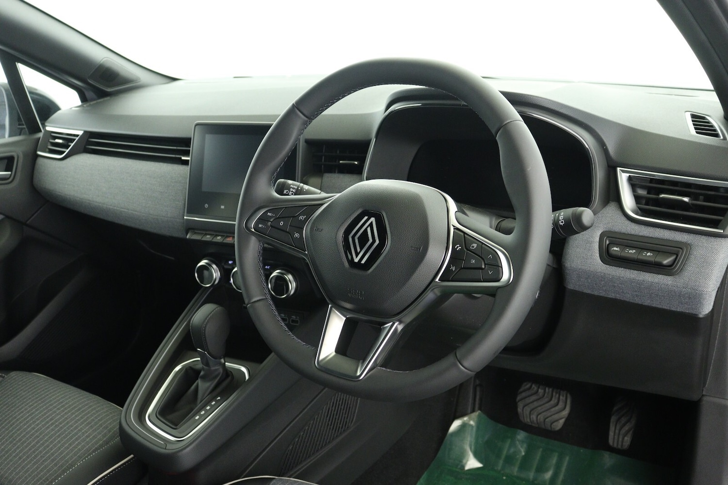 Used Renault Clio 2025 for sale - 76870930: Photo 13