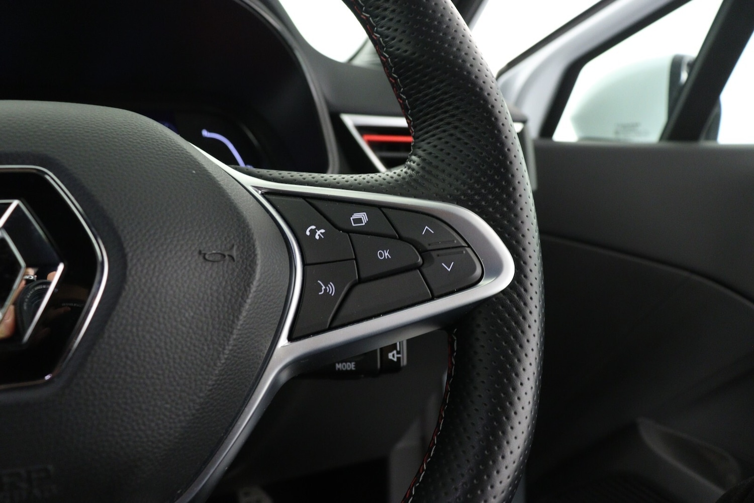 Used Renault Clio 2022 for sale - 76338752: Photo 19