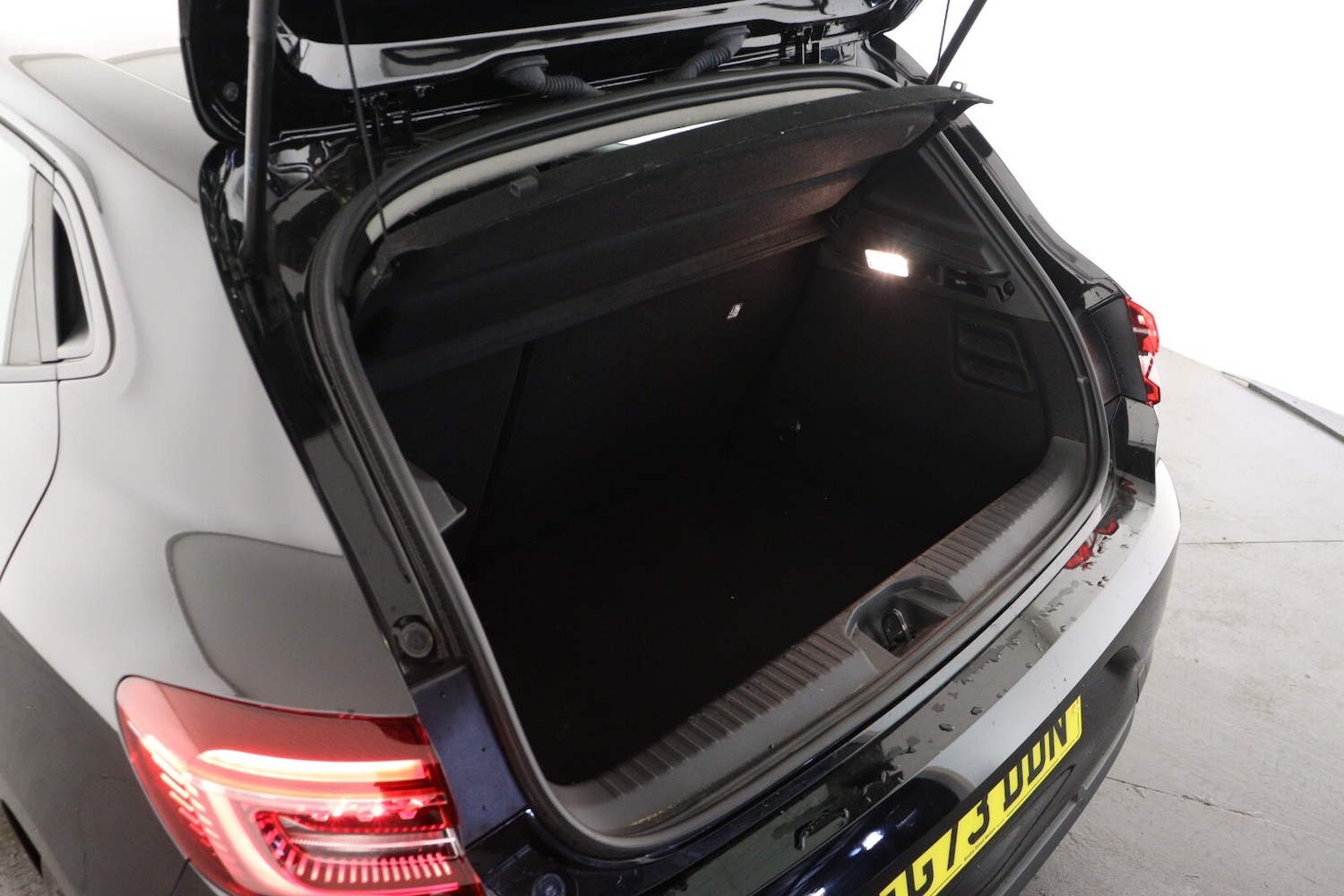 Used Renault Clio 2023 for sale - 76872698: Photo 10