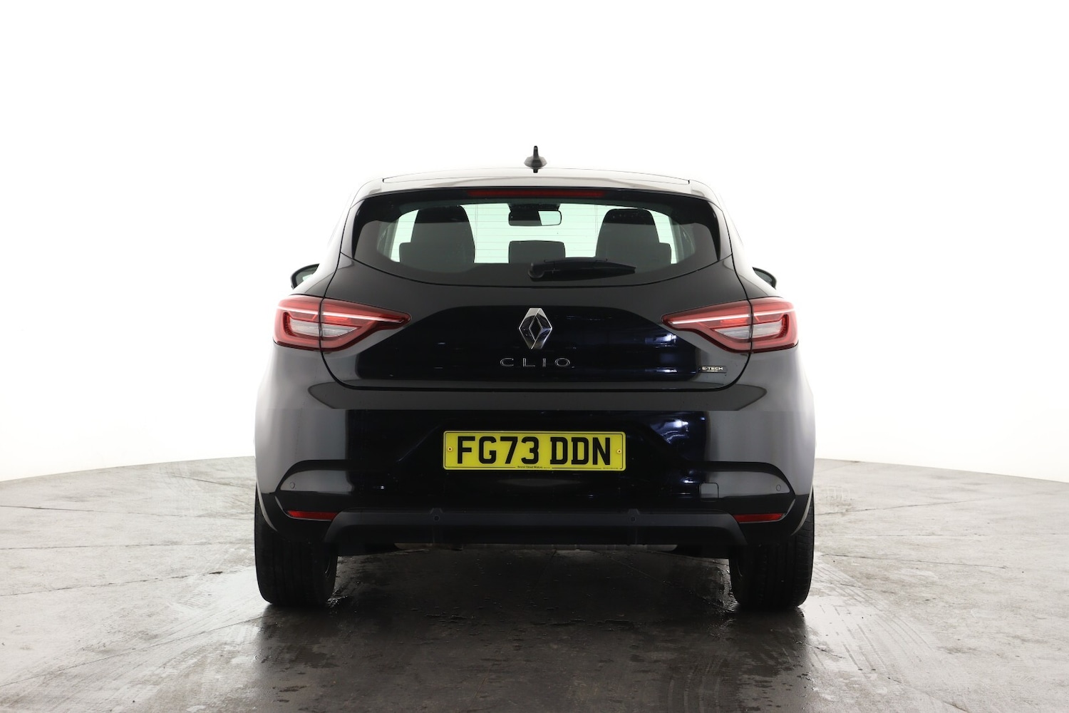 Used Renault Clio 2023 for sale - 76872698: Photo 2