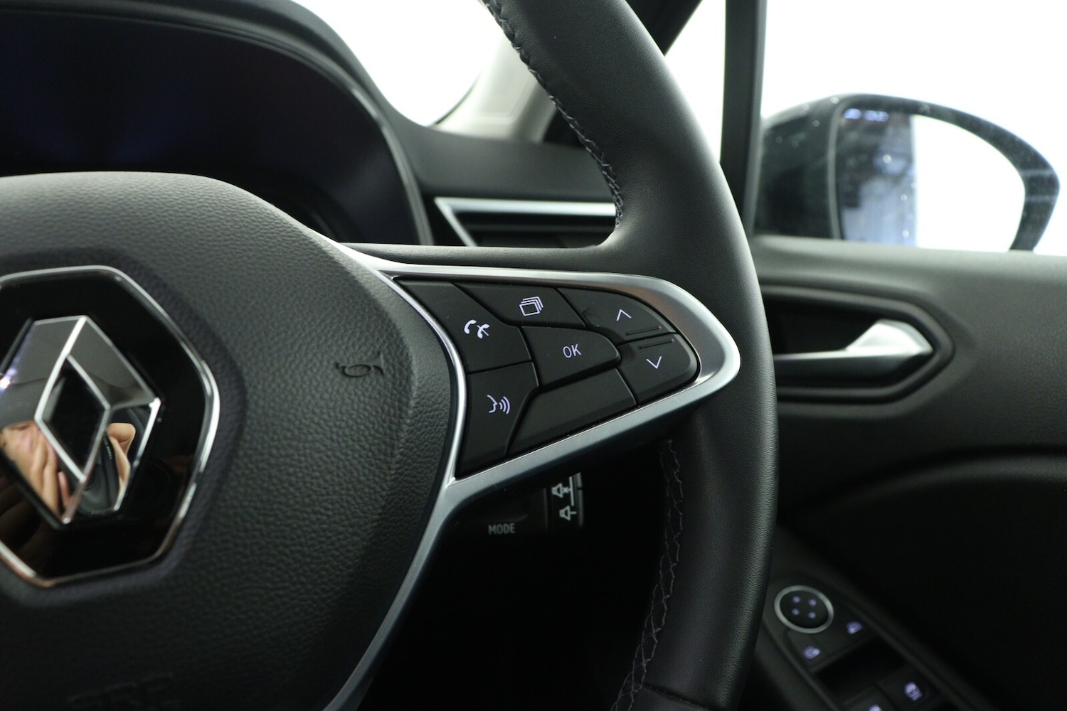 Used Renault Clio 2023 for sale - 76872698: Photo 20