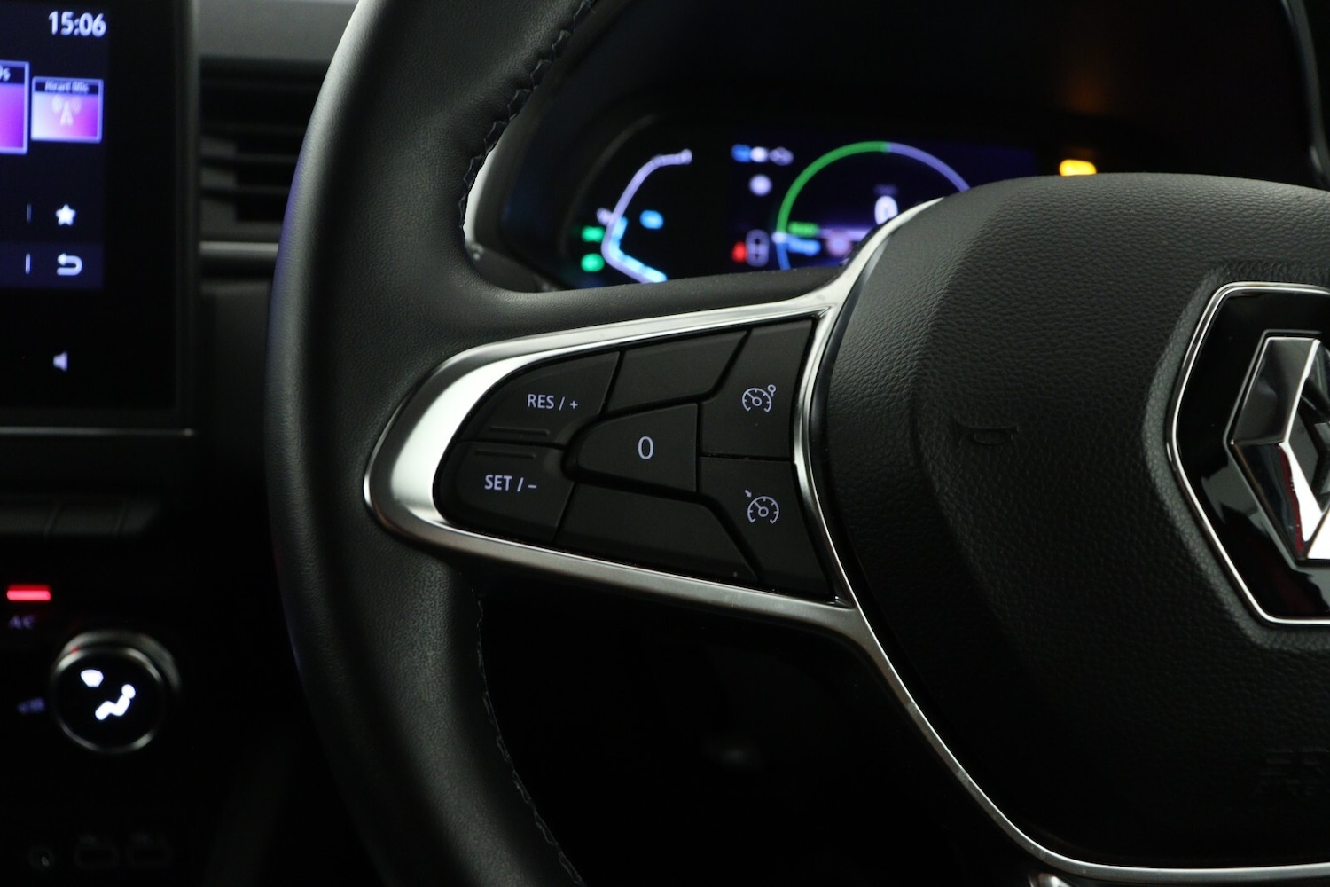 Used Renault Captur 2023 for sale - 76871492: Photo 21