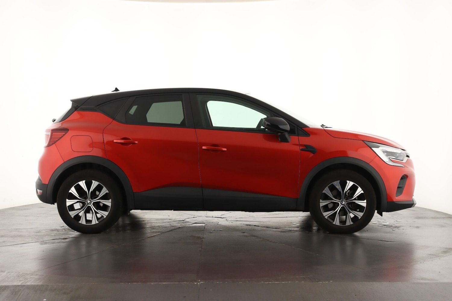 Used Renault Captur 2023 for sale - 76871492: Photo 5