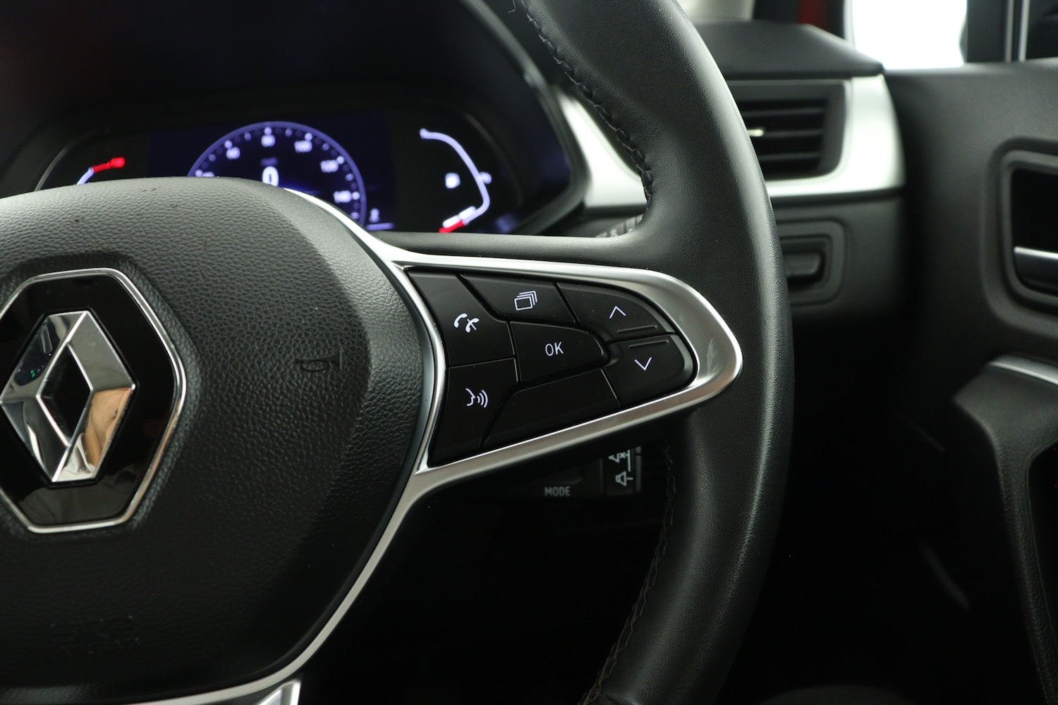 Used Renault Captur 2024 for sale - 76871918: Photo 21