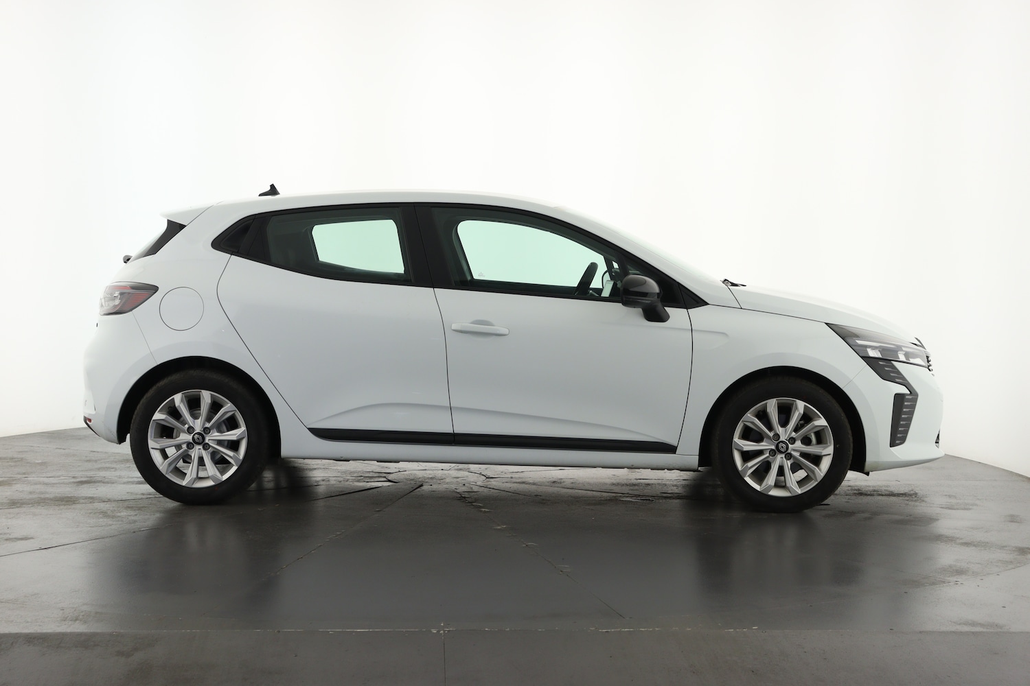 Used Renault Clio 2024 for sale - 76871921: Photo 5