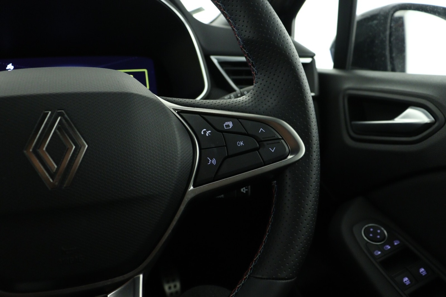 Used Renault Clio 2024 for sale - 76869483: Photo 19