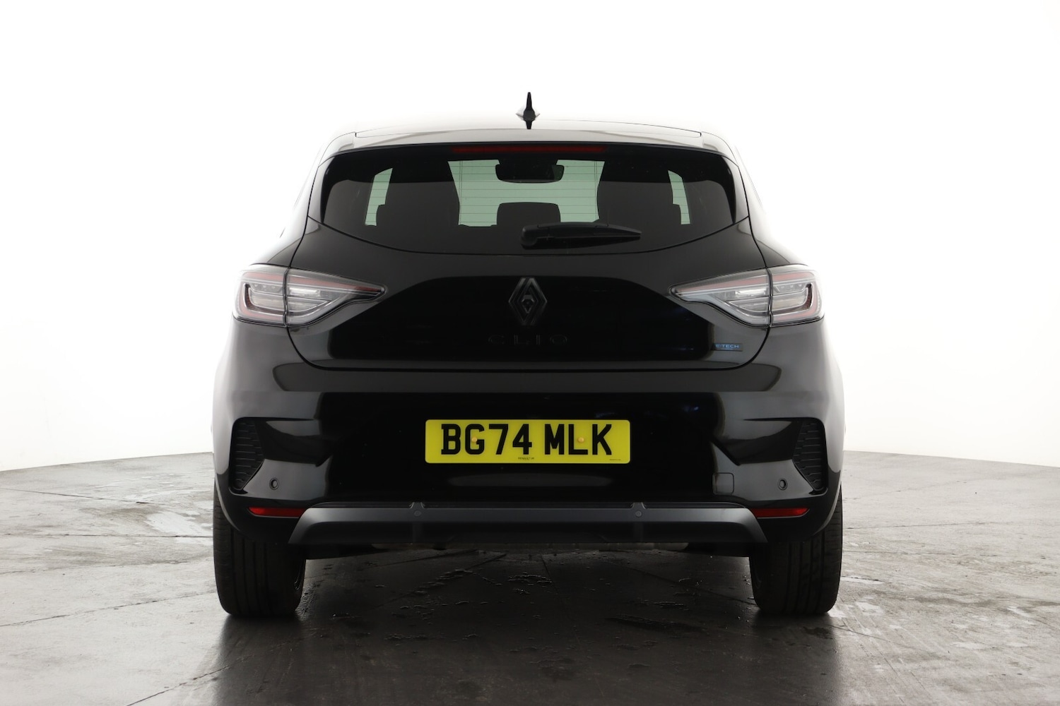 Used Renault Clio 2024 for sale - 76869483: Photo 2