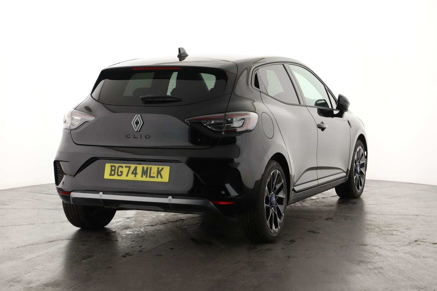 Used Renault Clio 2024 for sale - 76869483: Photo 3