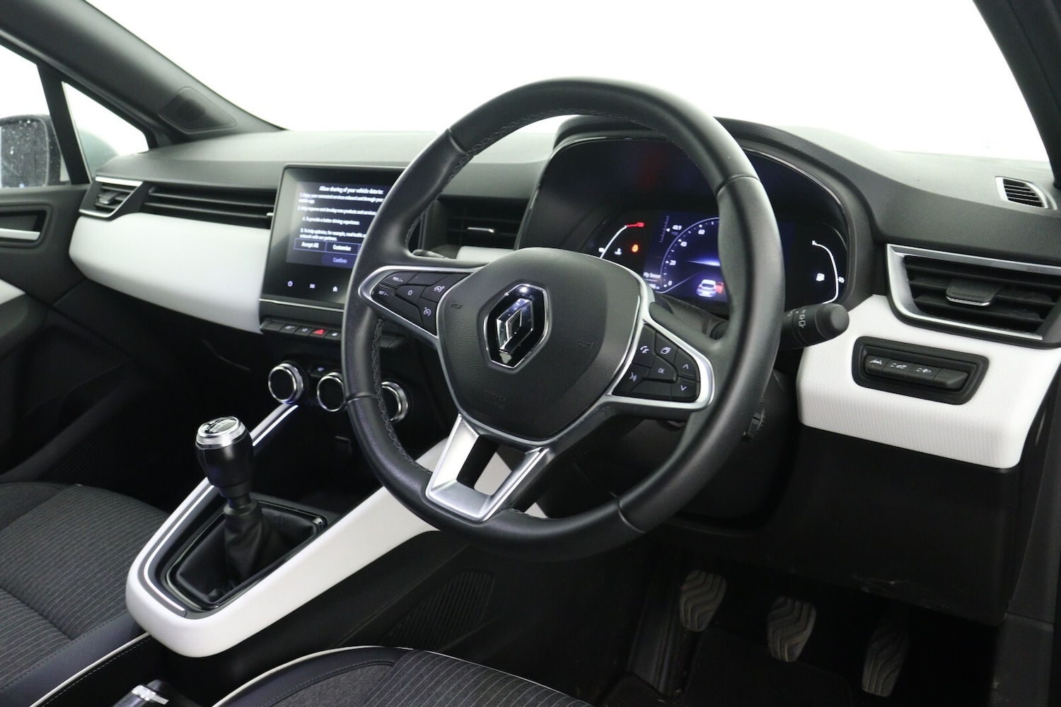Used Renault Clio 2022 for sale - 76870114: Photo 14