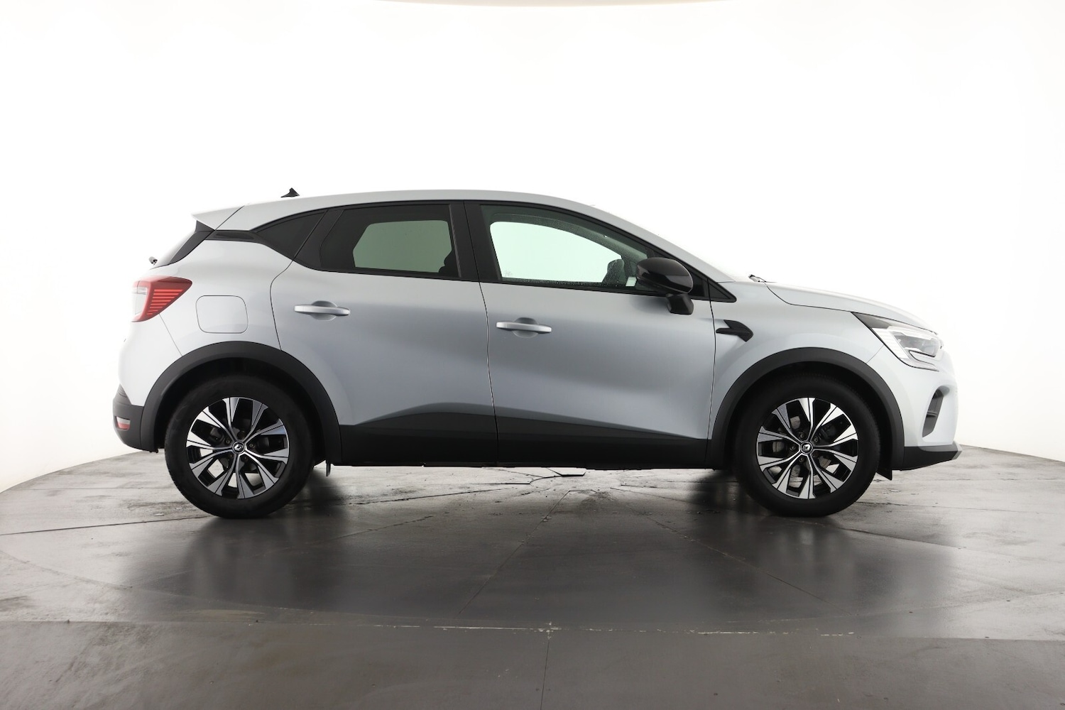 Used Renault Captur 2023 for sale - 76869498: Photo 5