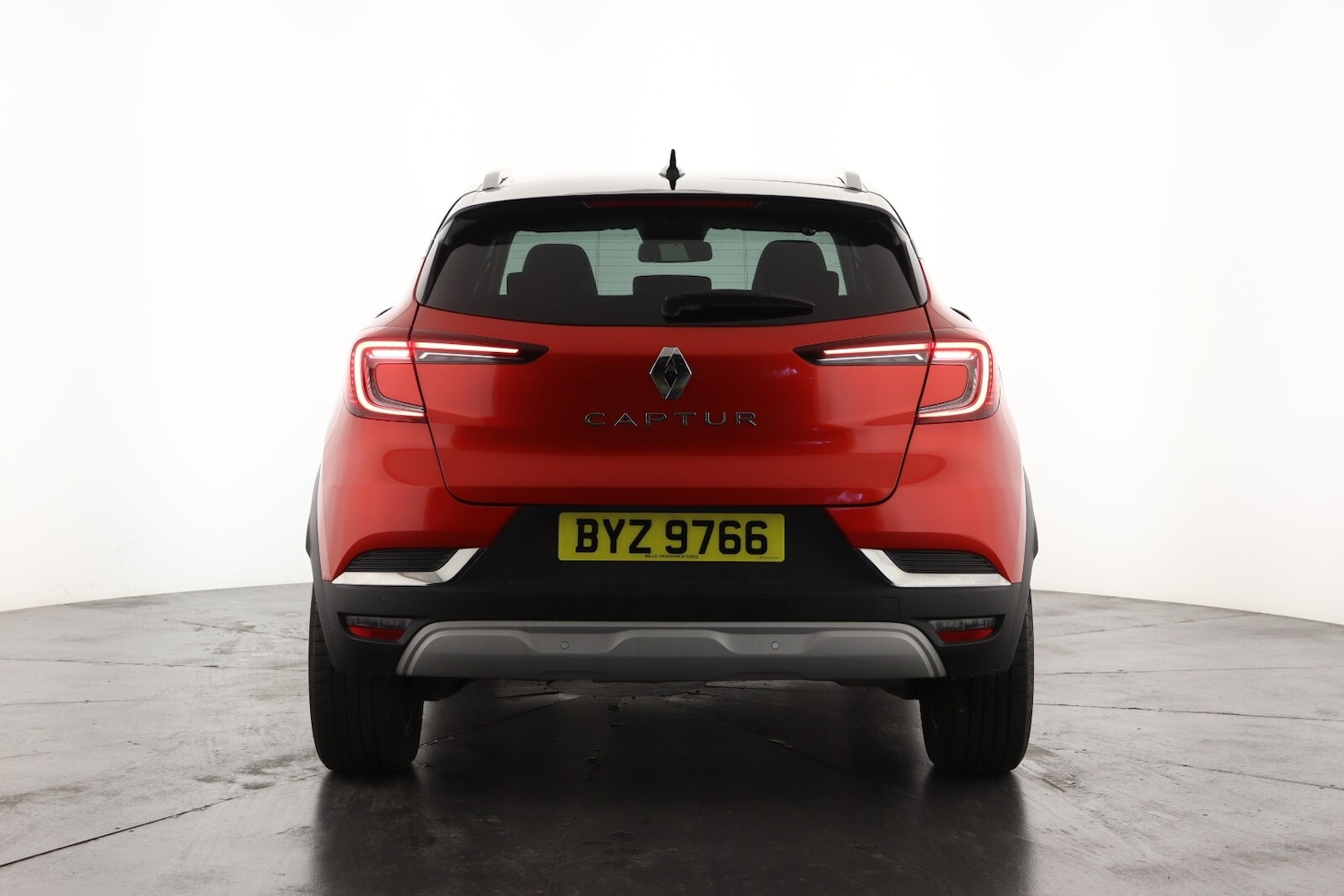 Used Renault Captur 2023 for sale - 75984651: Photo 2