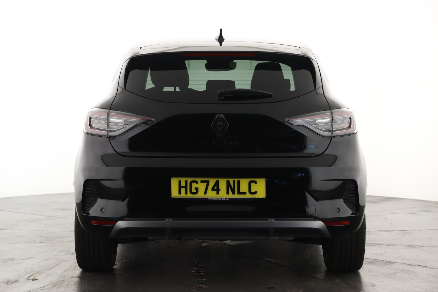 Used Renault Clio 2024 for sale - 76602863: Photo 2