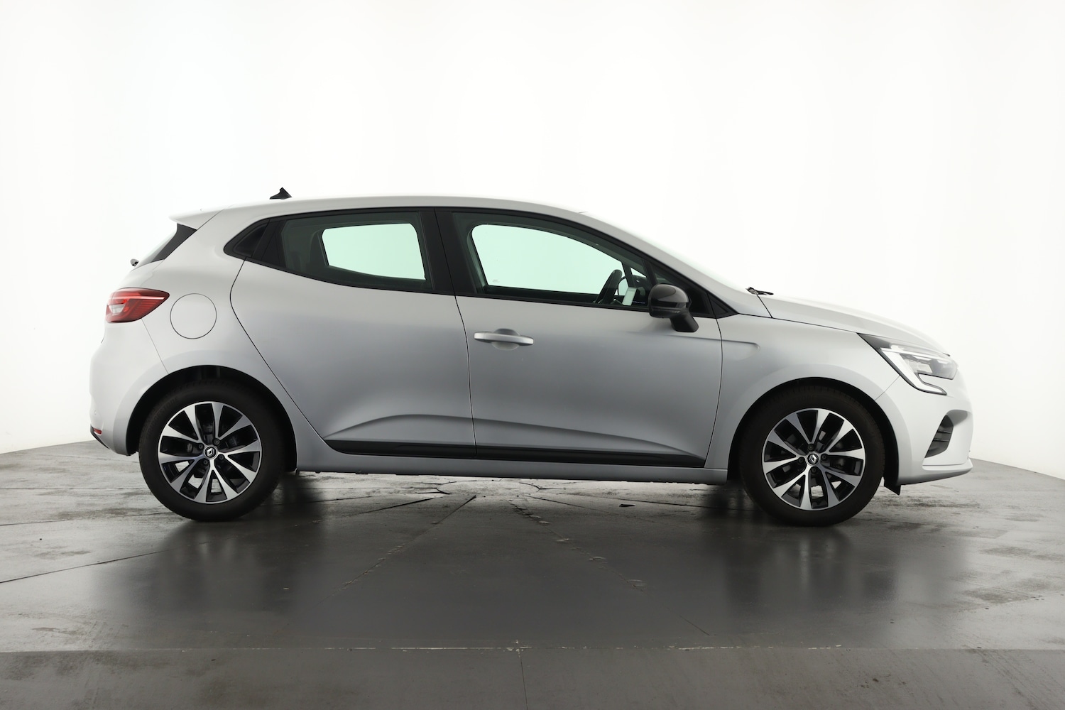 Used Renault Clio 2023 for sale - 76871915: Photo 5