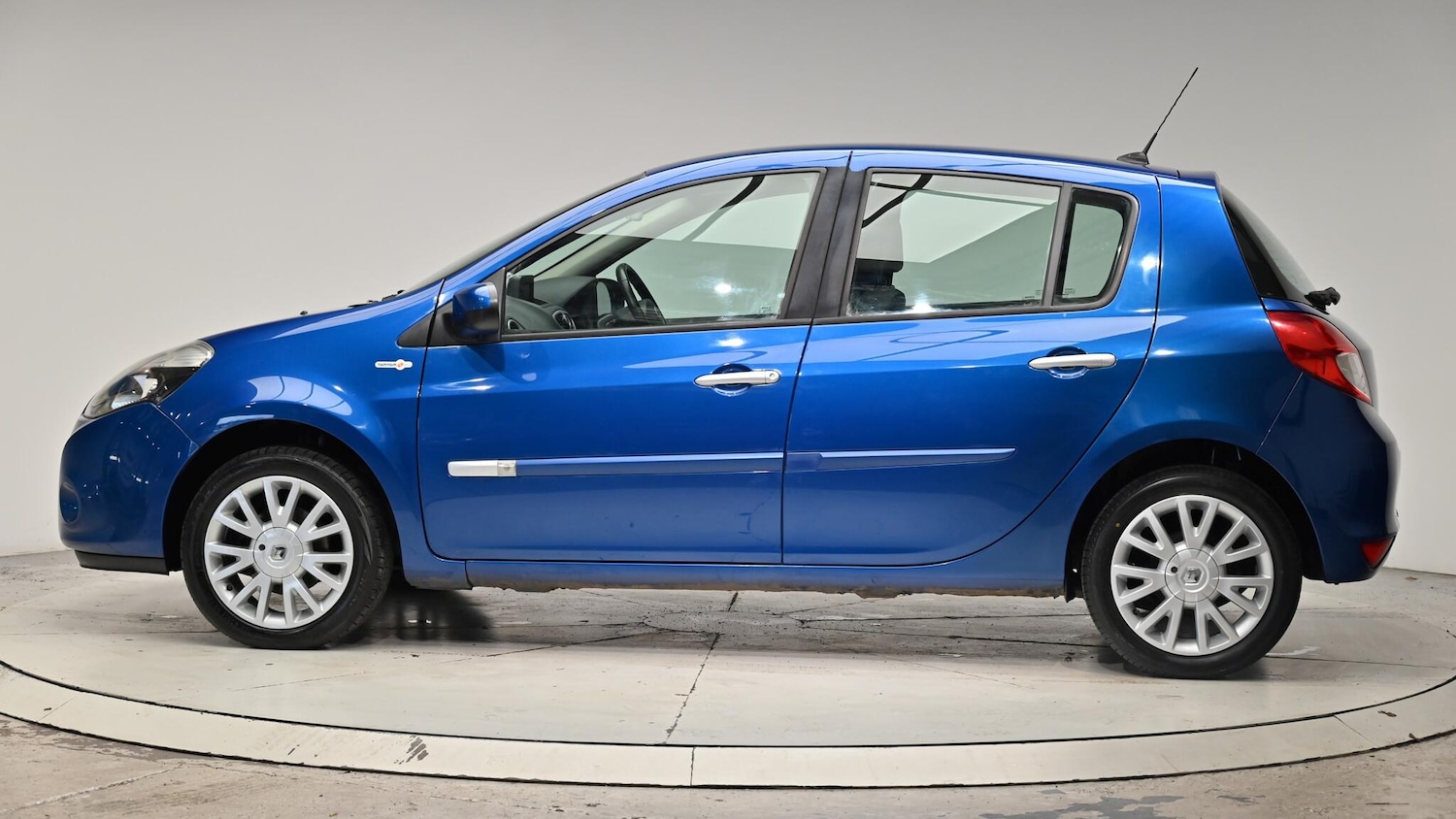 Used Renault Clio 2009 for sale - 76473255: Photo 21