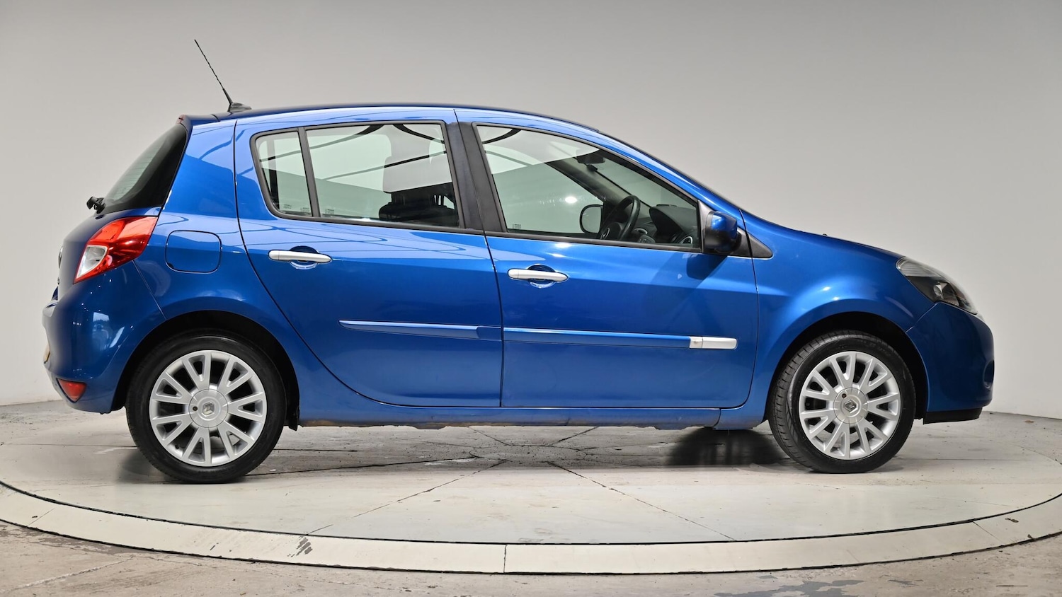 Used Renault Clio 2009 for sale - 76473255: Photo 37