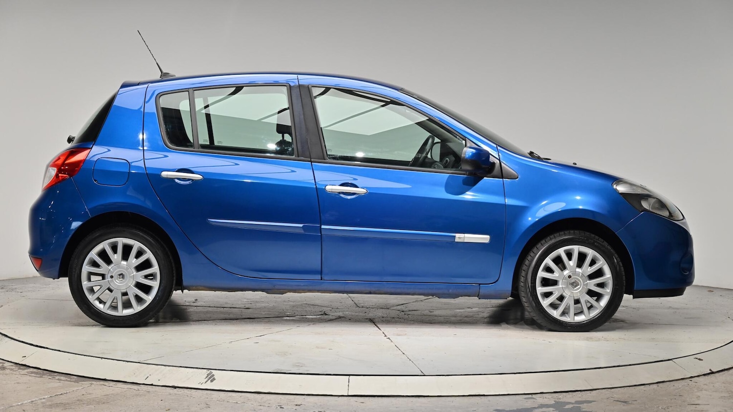 Used Renault Clio 2009 for sale - 76473255: Photo 38