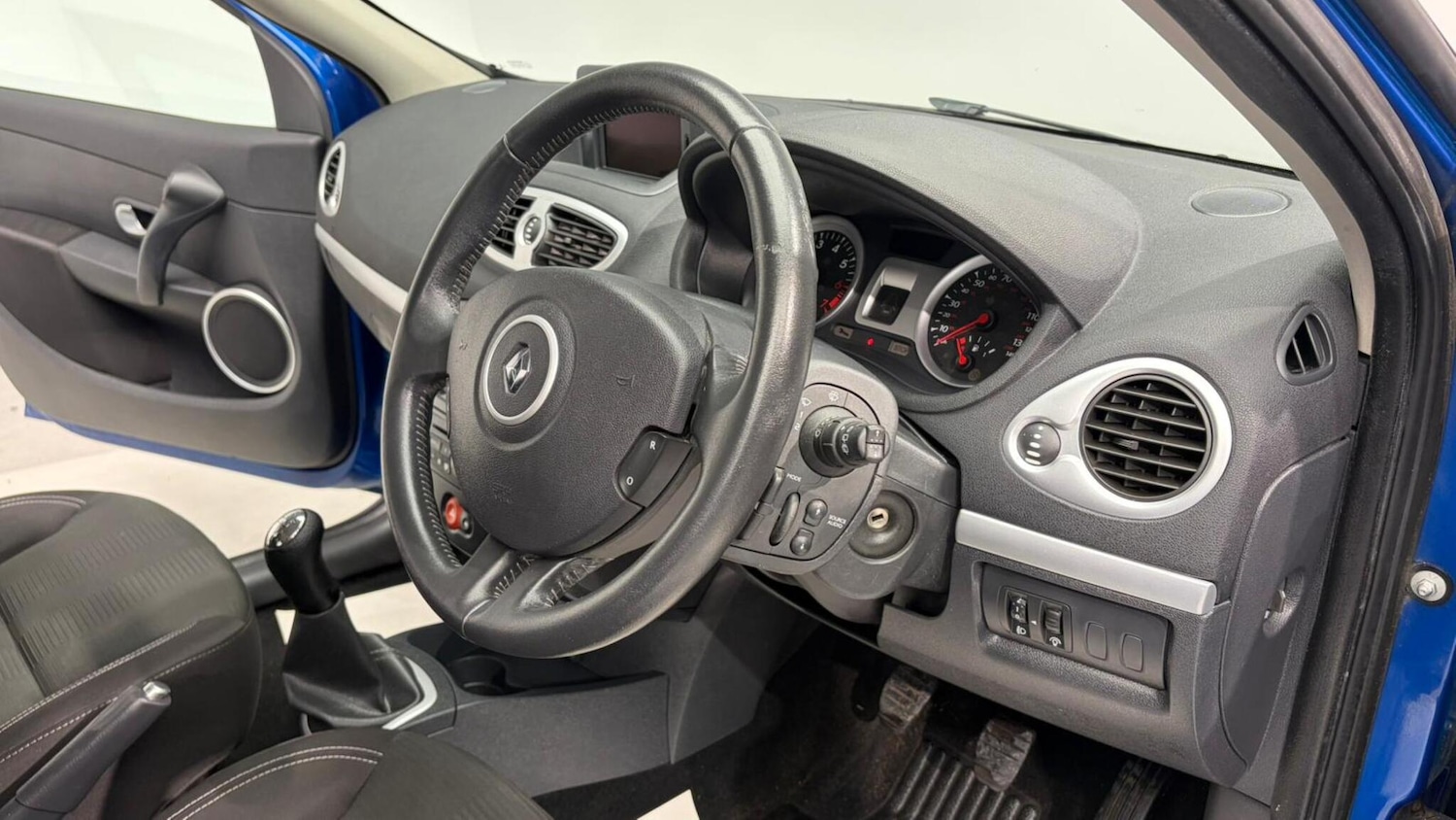 Used Renault Clio 2009 for sale - 76473255: Photo 79