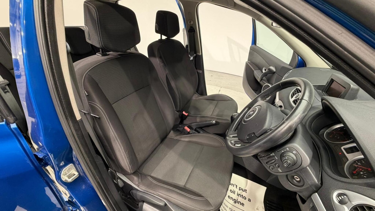 Used Renault Clio 2009 for sale - 76473255: Photo 82