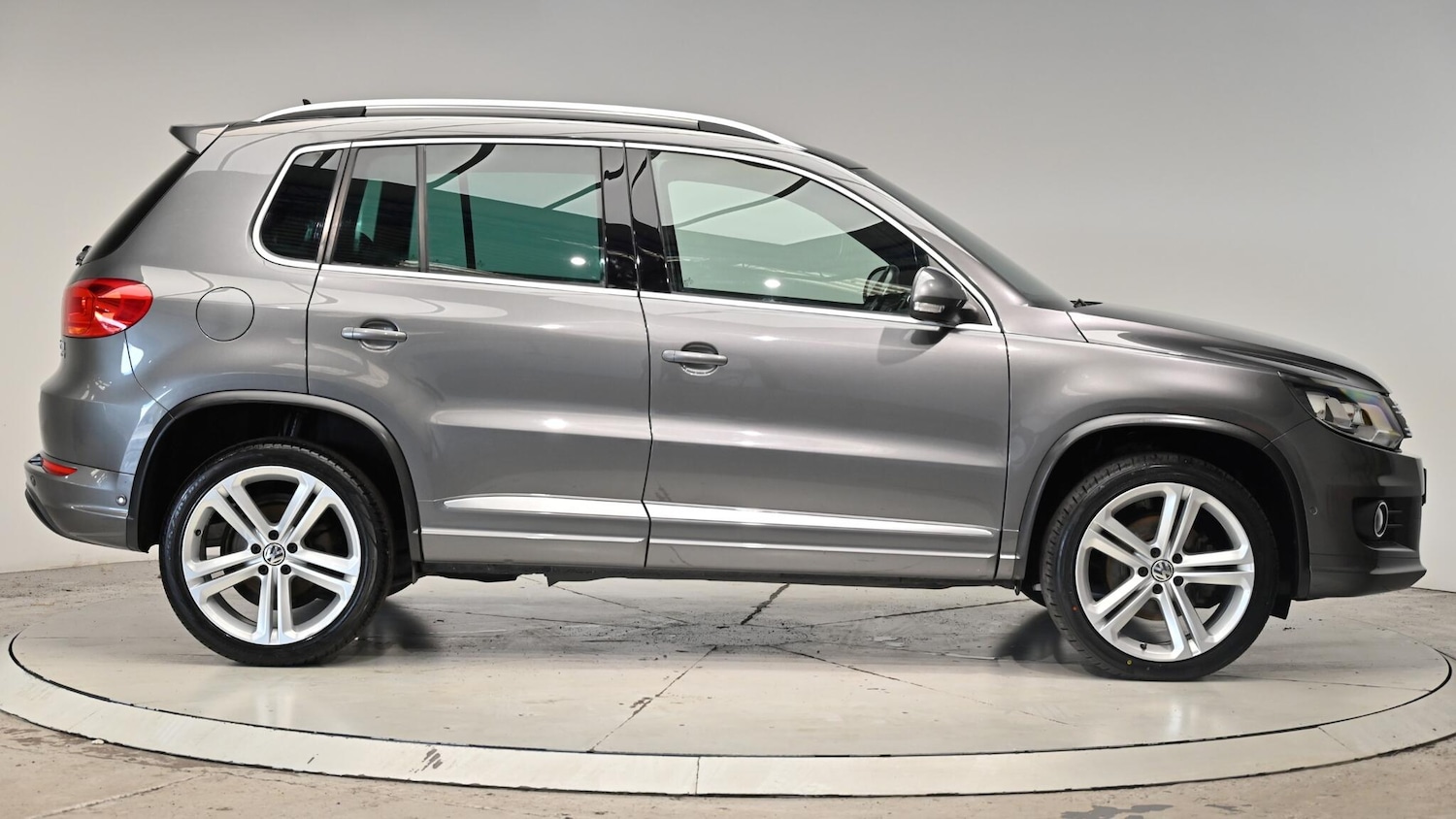 Used Volkswagen Tiguan 2014 for sale - 76607133: Photo 4