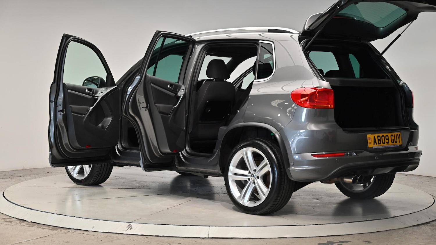 Used Volkswagen Tiguan 2014 for sale - 76607133: Photo 61