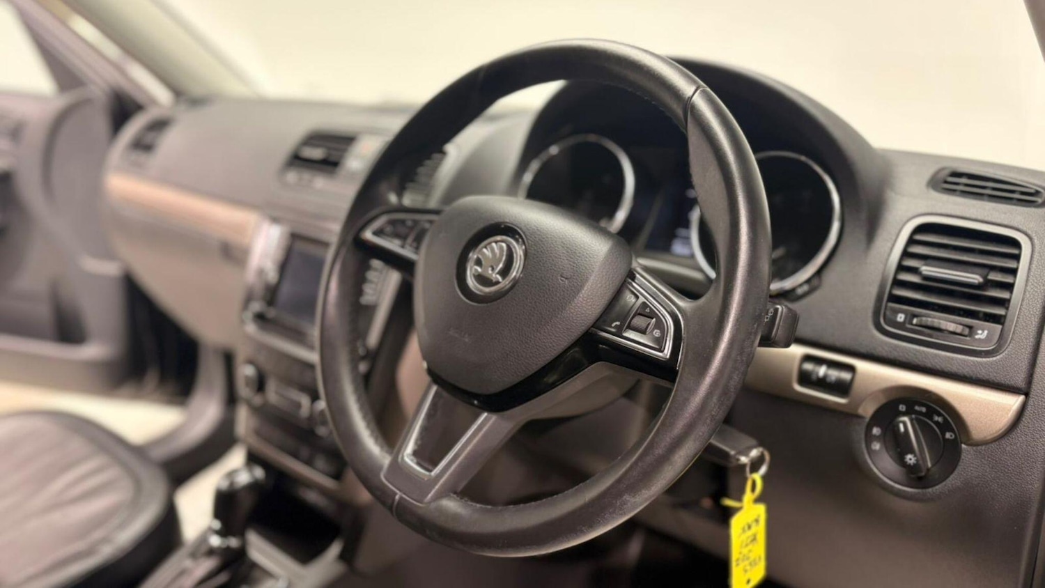 Used Skoda Yeti 2015 for sale - 77015589: Photo 38