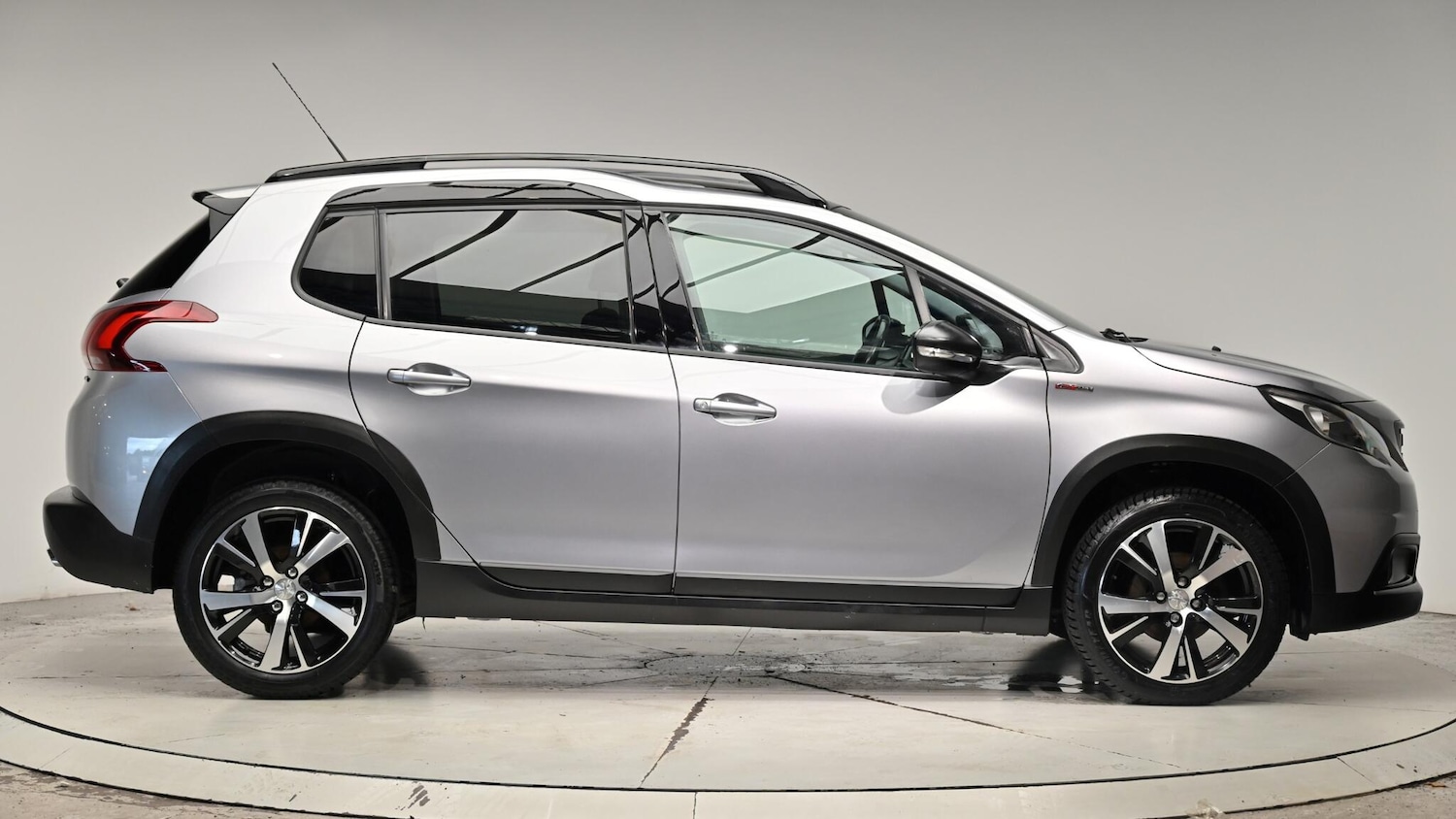 Used Peugeot 2008 2017 for sale - 76988943: Photo 4