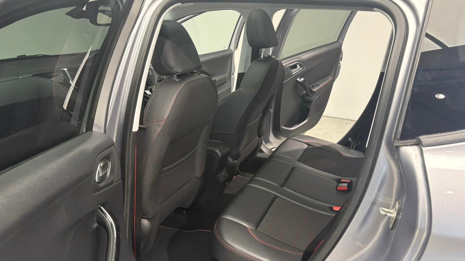 Used Peugeot 2008 2017 for sale - 76988943: Photo 82