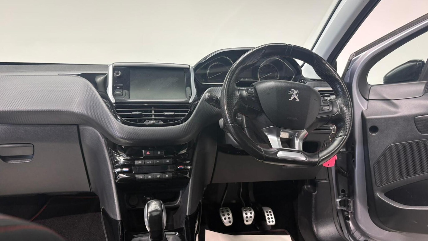 Used Peugeot 2008 2017 for sale - 76988943: Photo 87