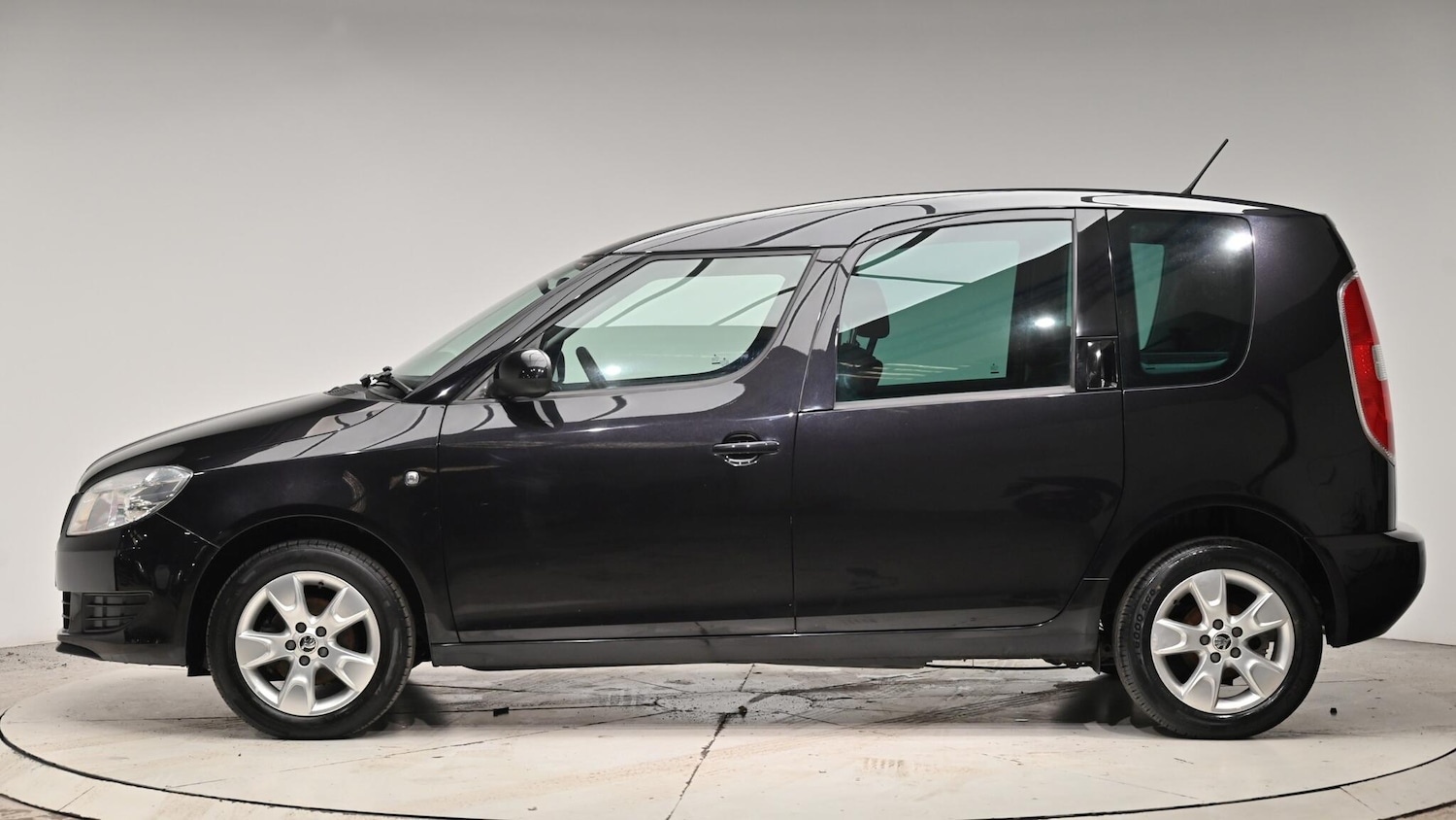 Used Skoda Roomster 2015 for sale - 76926386: Photo 3