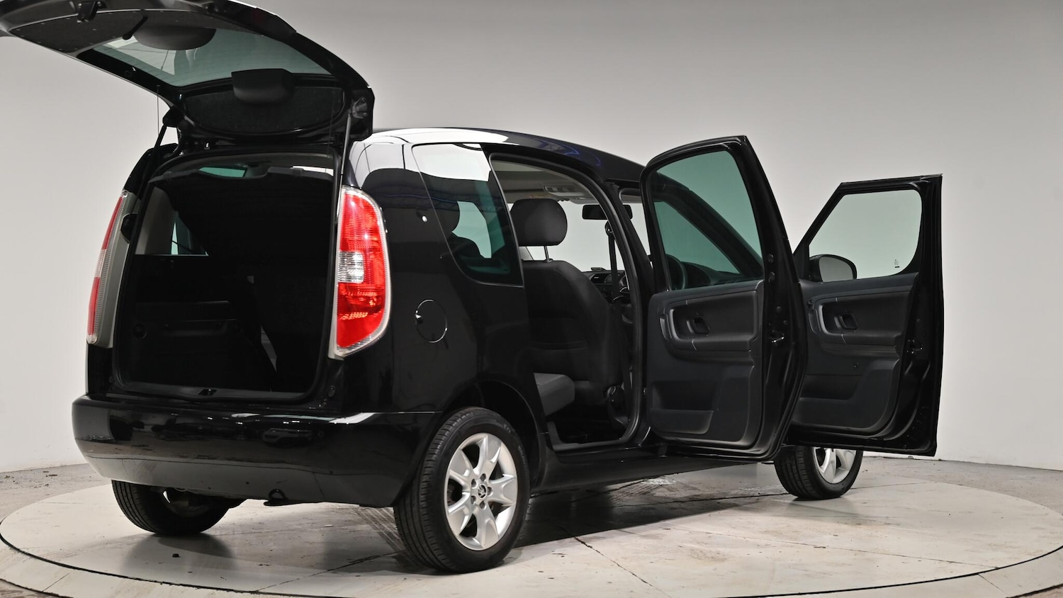 Used Skoda Roomster 2015 for sale - 76926386: Photo 69