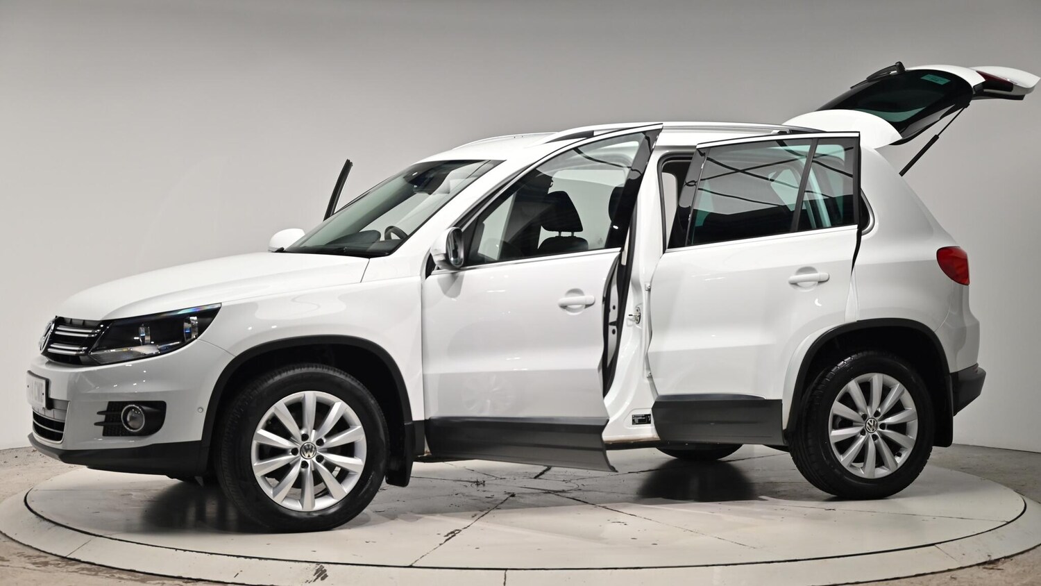 Used Volkswagen Tiguan 2014 for sale - 76832852: Photo 54