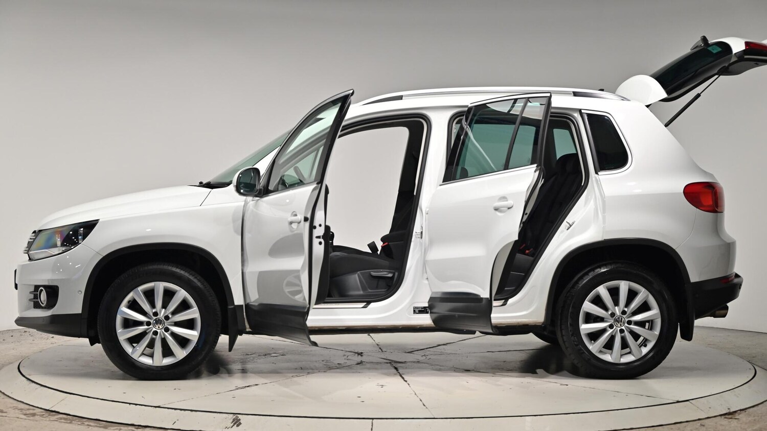 Used Volkswagen Tiguan 2014 for sale - 76832852: Photo 56