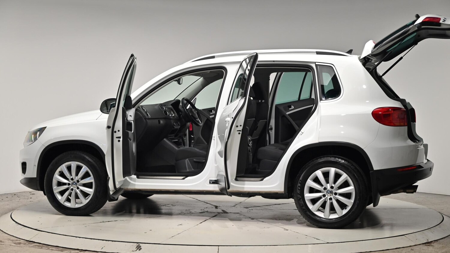 Used Volkswagen Tiguan 2014 for sale - 76832852: Photo 58