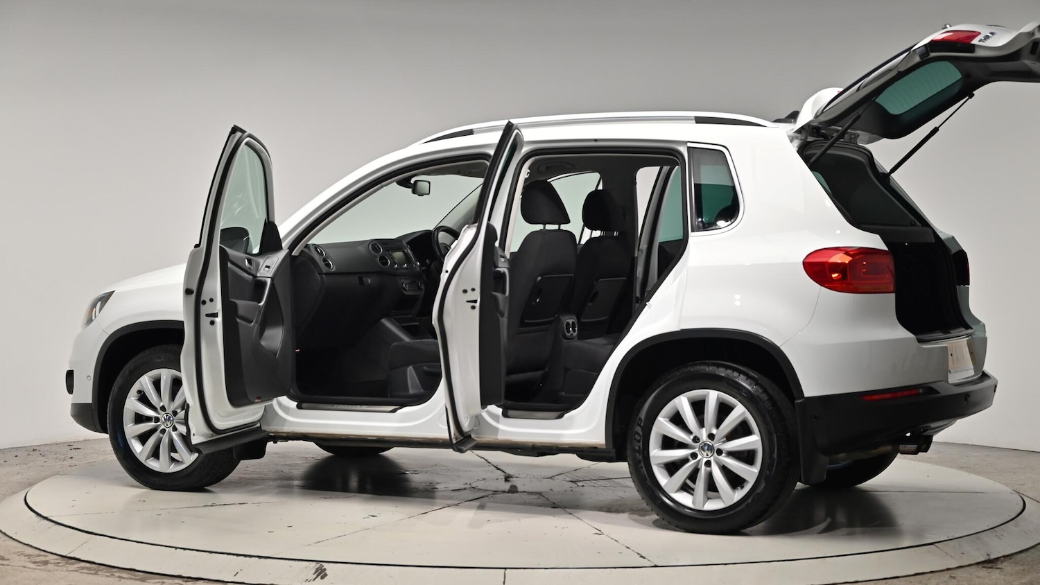 Used Volkswagen Tiguan 2014 for sale - 76832852: Photo 59